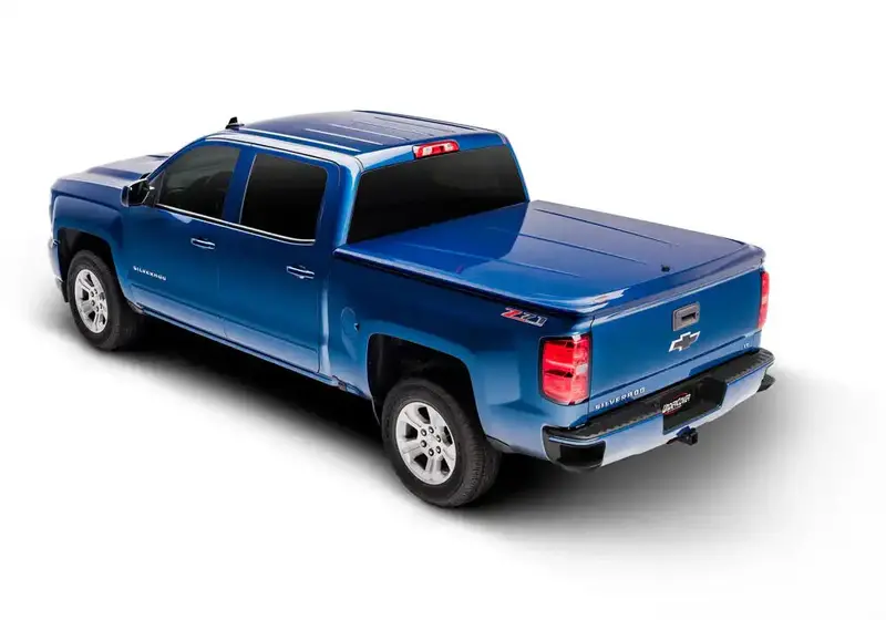 Undercover Lux Hard Folding Tonneau Cover For Chevrolet Silverado (2014–2019) 1